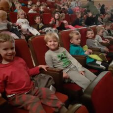 Przedstawienie teatralne „Tajemnice skarbu na kurzej nóżce – grupa 4