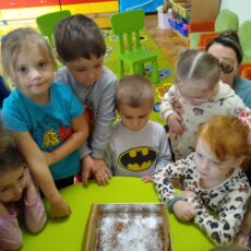 Jesienne przysmaki – ciasto marchewkowe w grupie 3