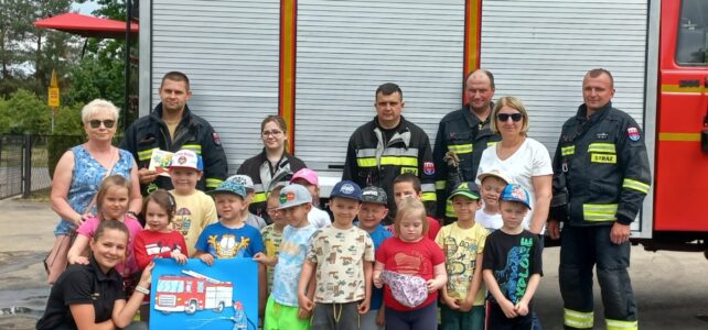 Wizyta dzieci z grupy 6 u strażaków w OSP Bór