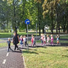 Bezpieczeństwo na drodze. Grupa 3 poznaje zasady ruchu drogowego