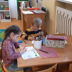Jak dobrze razem być! Wesołe zabawy w grupie 3