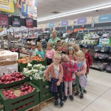 Wyjście grupy 5 na zakupy do sklepu „Lidl”