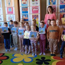 Grupa 5 na zajęciach w bibliotece