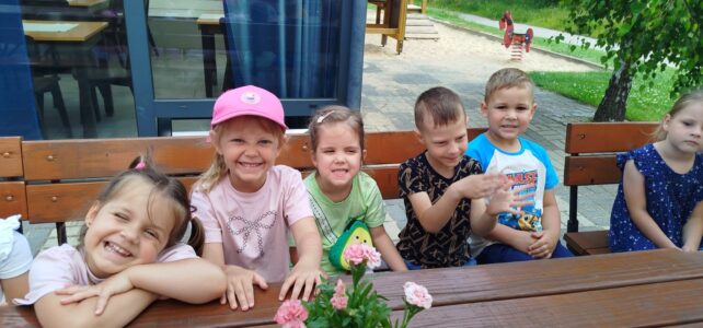 Wyjście dzieci z grupy 6 na pizzę do restauracji Smakosfera