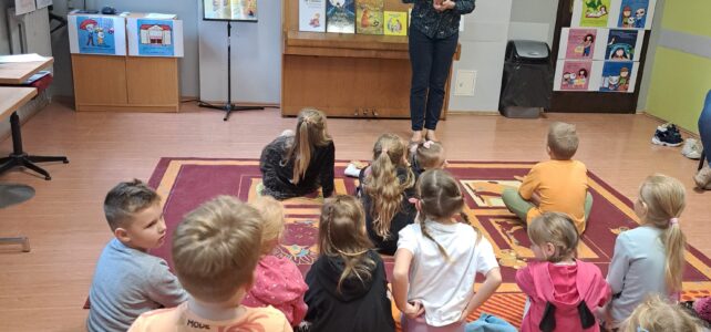 Poznajemy świat książek! Pierwsze zajęcia w bibliotece – grupa 4
